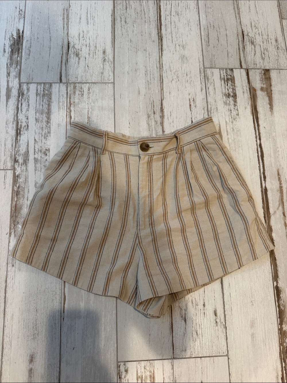 Zara High-Waist Beige Striped Shorts